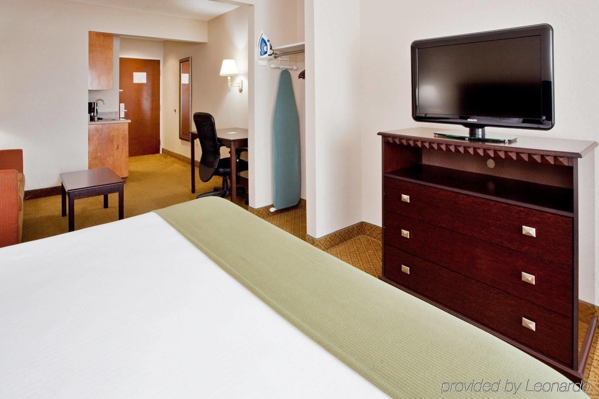 Holiday Inn Express Hotel & Suites Kinston, An Ihg Hotel Room photo